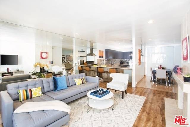 Los Angeles, CA 90049,11687 MONTANA AVE #103