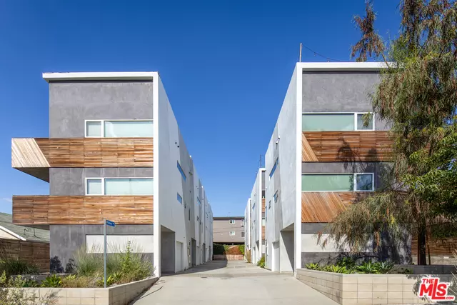 2204 ROSEY WAY, Los Angeles, CA 90026