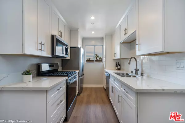 Inglewood, CA 90302,805 GLENWAY DR #223