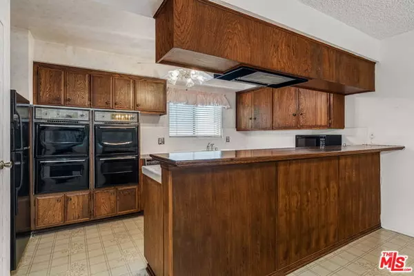 Encino, CA 91316,5229 BALBOA #42