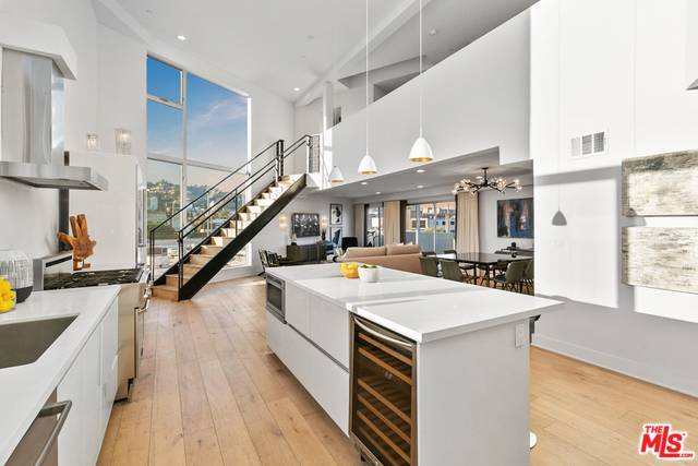 West Hollywood, CA 90048,616 N CROFT AVE #PH9