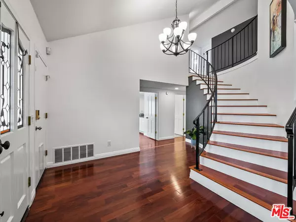 Agoura Hills, CA 91301,28924 DARGAN ST