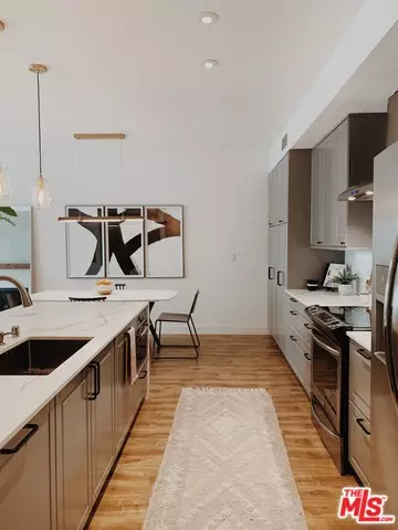 Encino, CA 91316,5139 BALBOA #204