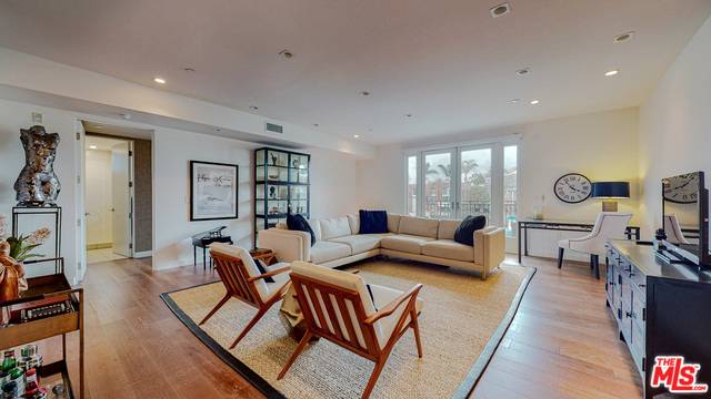 441 S BARRINGTON AVE #401, Los Angeles, CA 90049