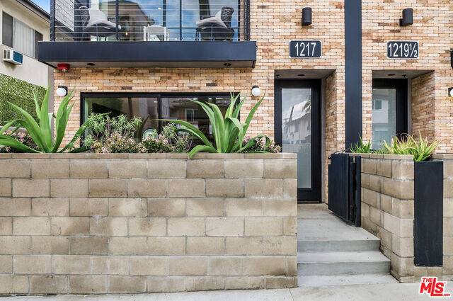 1217 N MANSFIELD AVE, Los Angeles, CA 90038