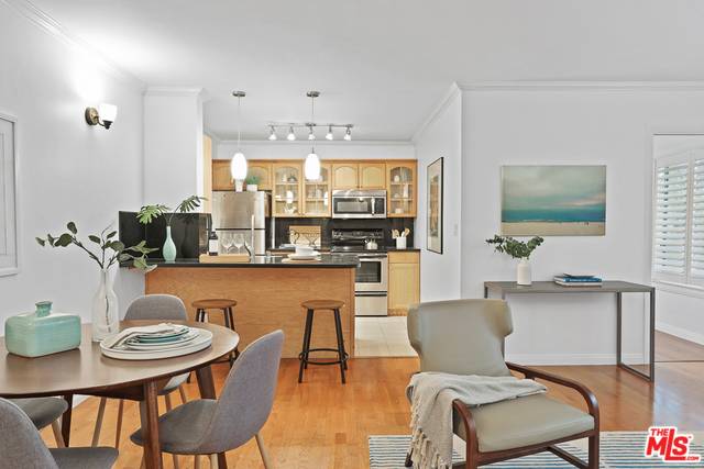 West Hollywood, CA 90069,960 LARRABEE ST #103