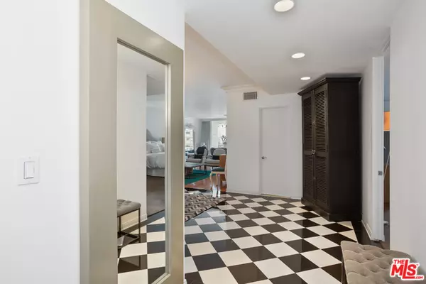 West Hollywood, CA 90069,1100 ALTA LOMA RD #1202