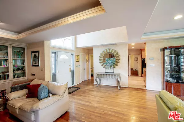 Los Angeles, CA 90034,9155 HILLSBORO DR