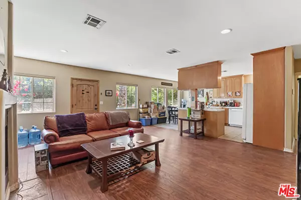 Sherman Oaks, CA 91403,15227 HARTSOOK ST