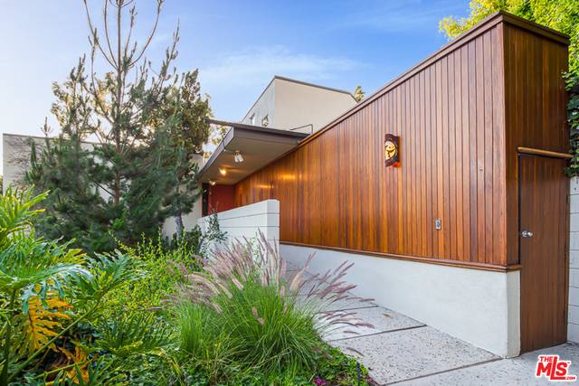 Los Angeles, CA 90049,988 BLUEGRASS LN