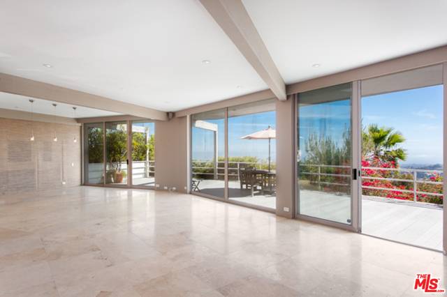 Los Angeles, CA 90049,12272 SKY LN