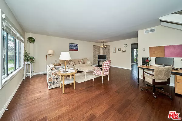 South Gate, CA 90280,9911 KARMONT AVE