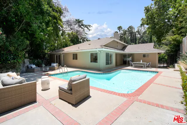 1340 BENEDICT CANYON DR, Beverly Hills, CA 90210