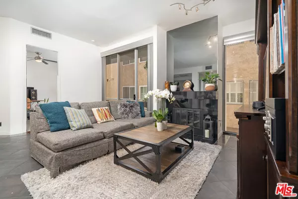 Encino, CA 91316,5151 BALBOA BLVD #205