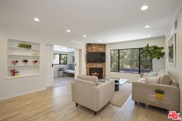 348 S BARRINGTON AVE, Los Angeles, CA 90049