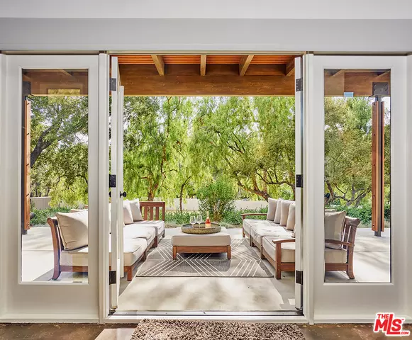 24474 Mulholland Hwy, Calabasas, CA 91302