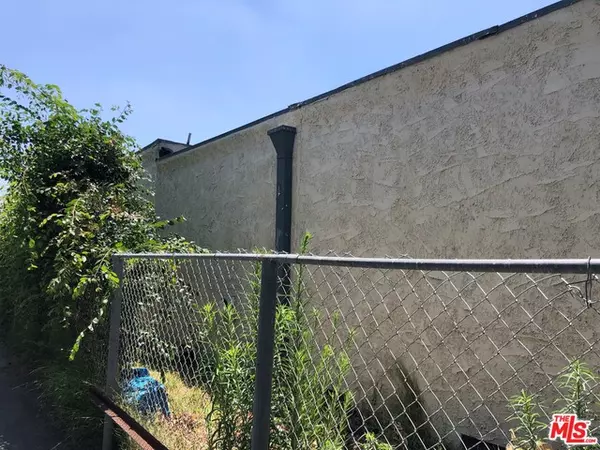 Compton, CA 90221,215 N Santa Fe Ave