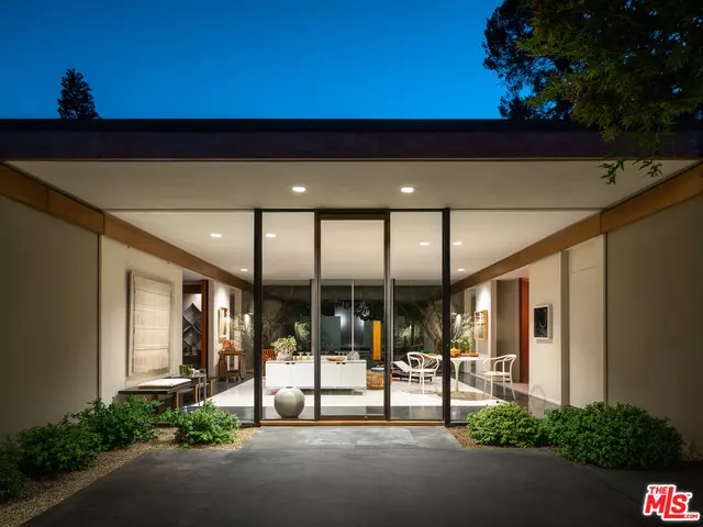 1160 Chateau Rd, Pasadena, CA 91105