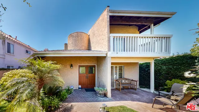 Newport Beach, CA 92663,411 El Modena Ave