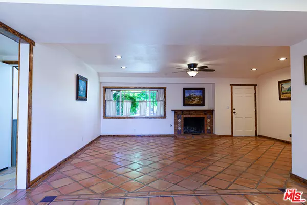 Thousand Oaks, CA 91360,615 E Avenida De Los Arboles