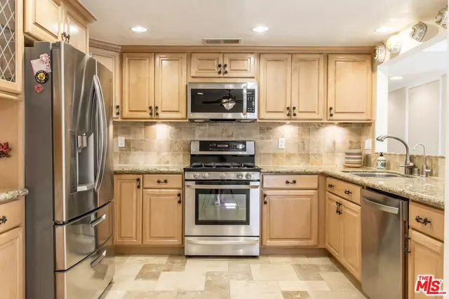 10391 E Briar Oaks Dr #B, Stanton, CA 90680