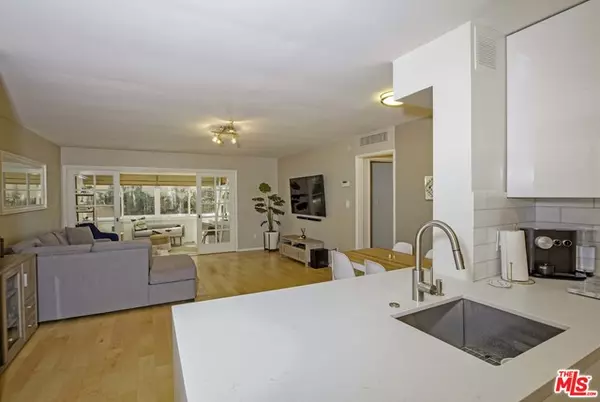 Los Angeles, CA 90049,11750 W Sunset Blvd #119