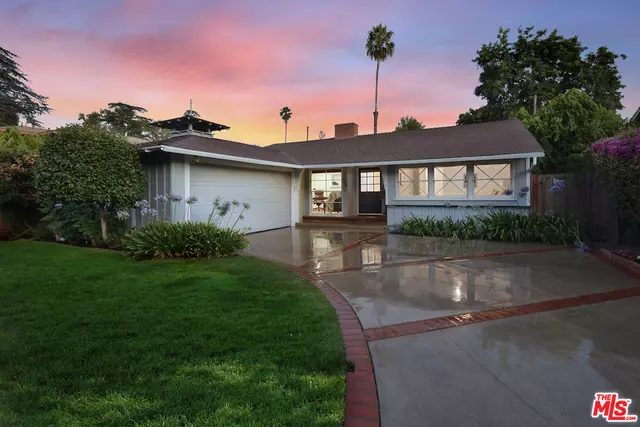 13814 Kittridge St, Valley Glen, CA 91405