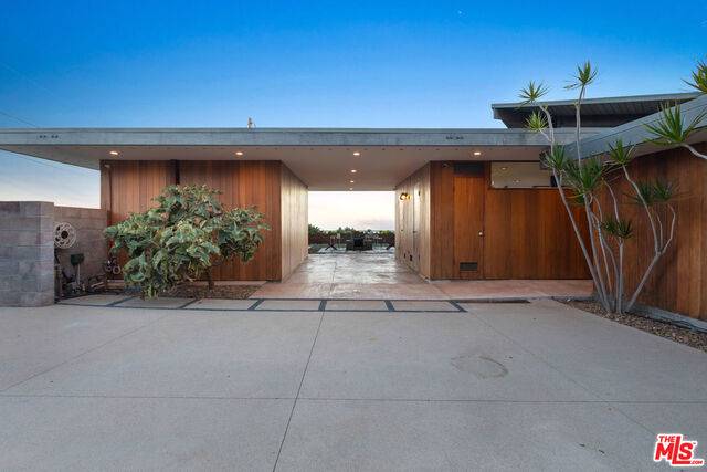 Los Angeles, CA 90049,925 Stonehill Ln