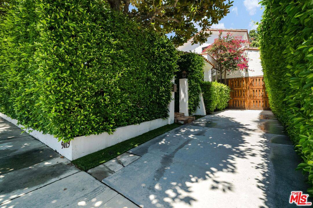 9019 Dorrington Ave, West Hollywood, CA 90048