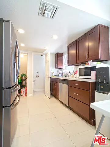 La Canada Flintridge, CA 91011,2350 Foothill Blvd #20