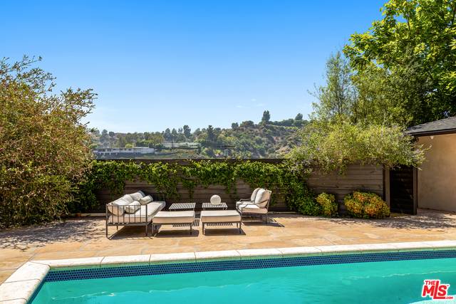 Beverly Hills, CA 90210,9520 Dalegrove Dr