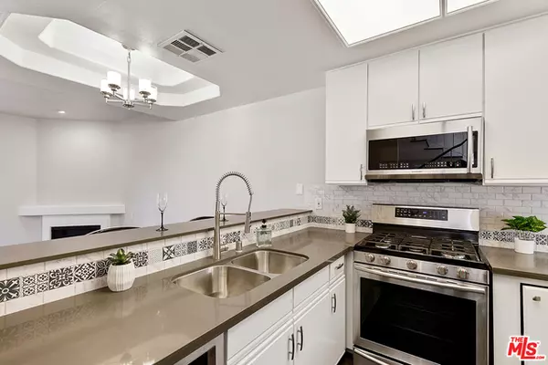 11110 Camarillo St #104, North Hollywood, CA 91602