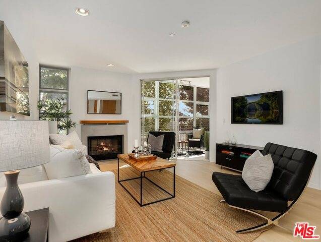 Los Angeles, CA 90049,171 N Church Ln #205