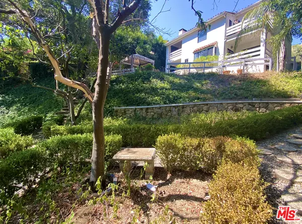 Woodland Hills, CA 91364,4292 Ensenada Dr