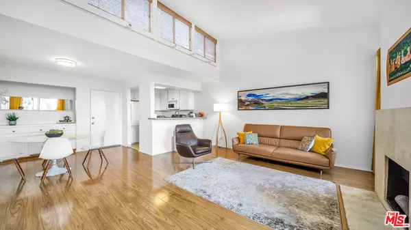 5325 Newcastle Ave #310, Encino, CA 91316