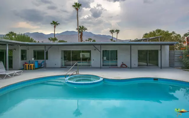 382 N Farrell Dr, Palm Springs, CA 92262