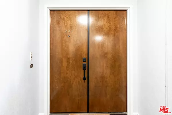 Sherman Oaks, CA 91403,14560 Benefit St #207
