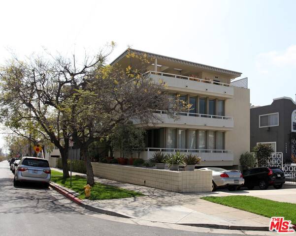 11902 Gorham Ave, Los Angeles, CA 90049