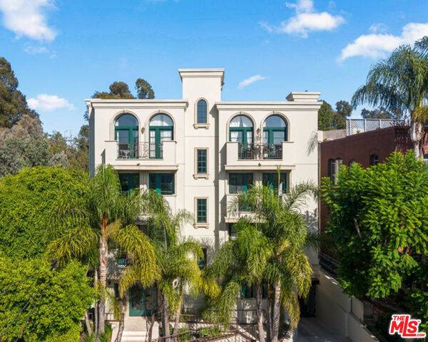 Los Angeles, CA 90049,400 S Barrington Ave #302