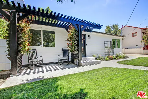 Woodland Hills, CA 91367,5424 Woodlake Ave