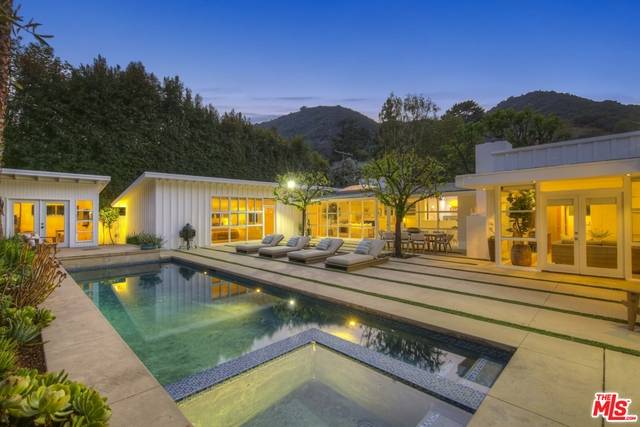 3366 Mandeville Canyon Rd, Los Angeles, CA 90049