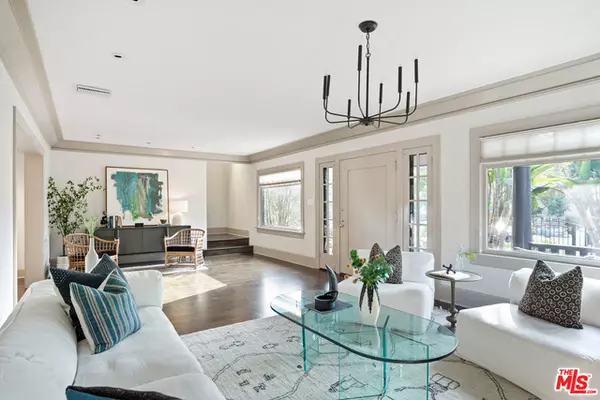 Los Angeles, CA 90004,128 N Ridgewood Pl