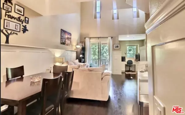 211 Dewdrop, Irvine, CA 92603