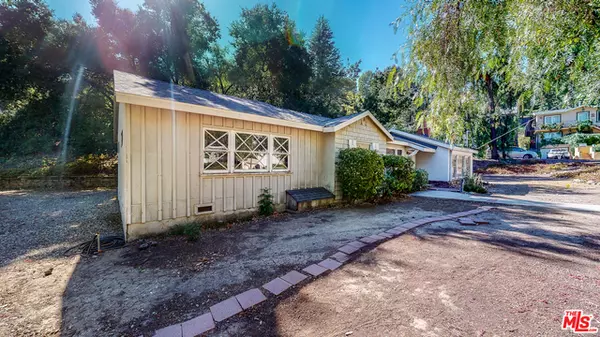 Woodland Hills, CA 91364,21520 Velicata St