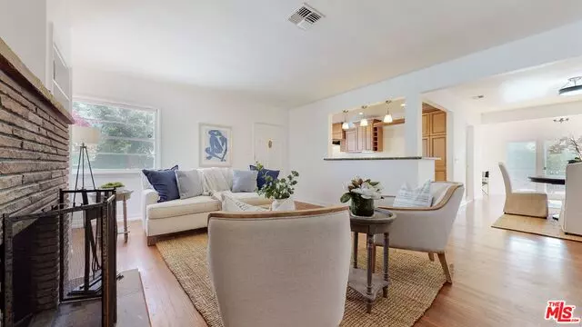Altadena, CA 91001,3193 Fair Oaks Ave