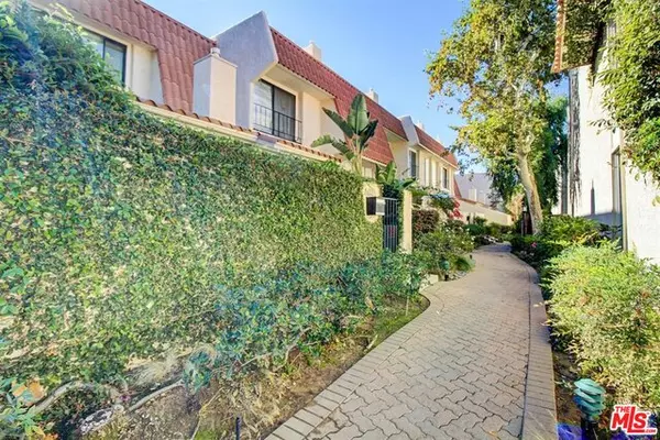 Woodland Hills, CA 91367,6221 Nita Ave