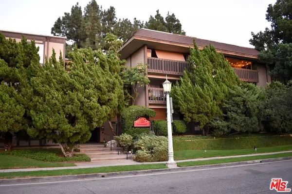 500 S Oak Knoll Ave #12, Pasadena, CA 91101