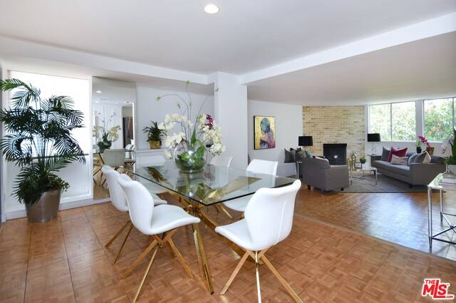 Beverly Hills, CA 90210,321 N Oakhurst Dr #204