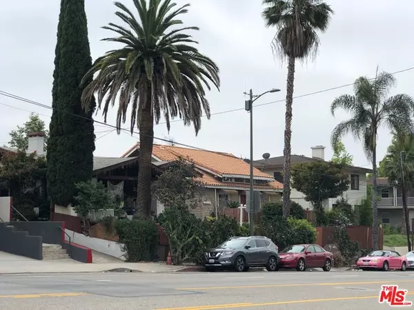 Los Angeles, CA 90068,2042 N Cahuenga Blvd