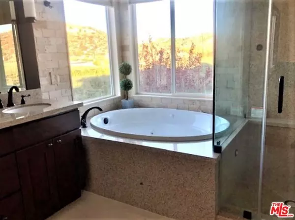 Valencia, CA 91354,29025 Mirada Circulo